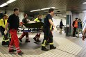 Person zwischen Bahn gefallen Koeln Friesenplatz P03